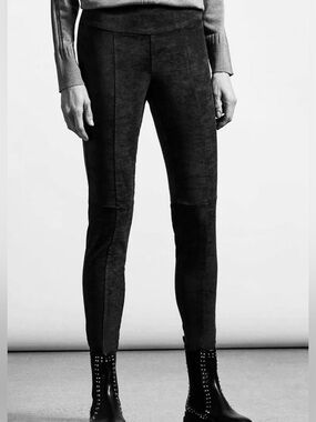 Sz M 🇨🇦⭐️New Tribal Black Faux Suede Flatten It Pant. Never Worn